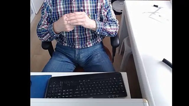 Snapshot of dutchpornking chatting on March 15, 7:20 am dutchpornking online show from March 15, 7:20 am