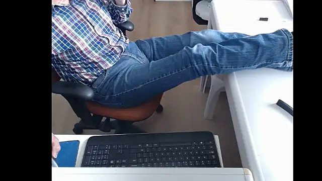 Snapshot of dutchpornking chatting on March 13, 11:19 am dutchpornking online show from March 13, 11:19 am