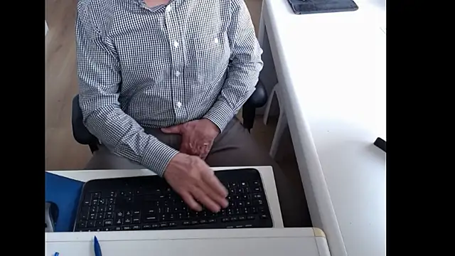 dutchpornking online show from May 7, 7:01 am