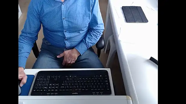 dutchpornking online show from October 31, 9:06 am