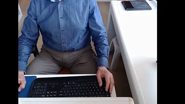 dutchpornking online show from March 15, 8:10 am