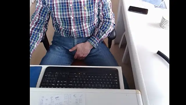 Snapshot of dutchpornking chatting on March 11, 11:23 am dutchpornking online show from March 11, 11:23 am