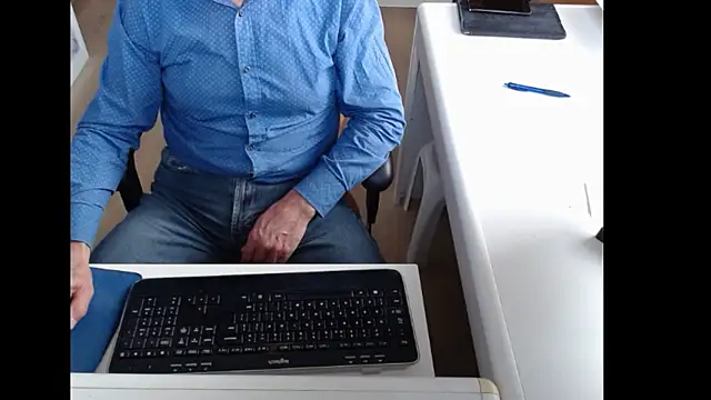 Snapshot of dutchpornking chatting on October 9, 7:42 am dutchpornking online show from October 9, 7:42 am