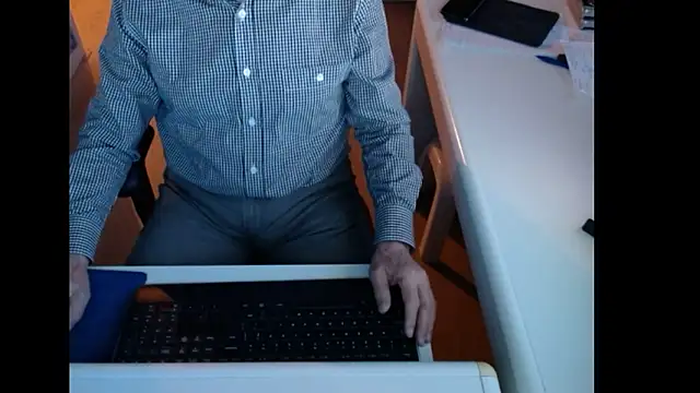 Snapshot of dutchpornking chatting on February 12, 7:08 am dutchpornking online show from February 12, 7:08 am