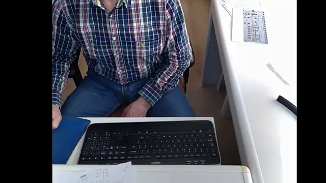 Snapshot of dutchpornking chatting on March 5, 11:06 am dutchpornking online show from March 5, 11:06 am