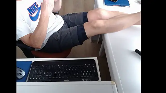 Snapshot of dutchpornking chatting on July 7, 6:47 am dutchpornking online show from July 7, 6:47 am