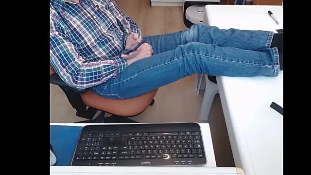 Snapshot of dutchpornking chatting on March 15, 4:54 pm dutchpornking online show from March 15, 4:54 pm