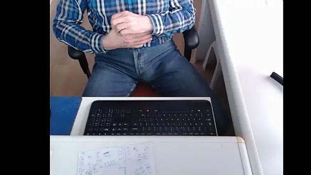 Snapshot of dutchpornking chatting on March 11, 7:46 am dutchpornking online show from March 11, 7:46 am