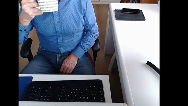 Snapshot of dutchpornking chatting on October 11, 7:20 am dutchpornking online show from October 11, 7:20 am