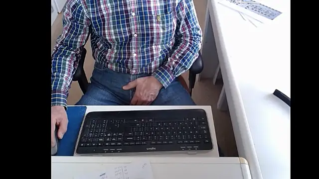 Snapshot of dutchpornking chatting on March 6, 8:30 am dutchpornking online show from March 6, 8:30 am
