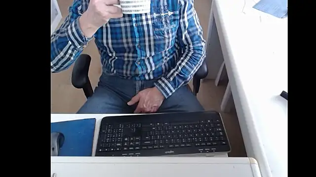Snapshot of dutchpornking chatting on March 9, 8:40 am dutchpornking online show from March 9, 8:40 am