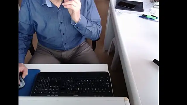 Snapshot of dutchpornking chatting on February 13, 8:03 am dutchpornking online show from February 13, 8:03 am