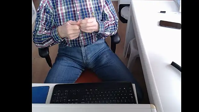 Snapshot of dutchpornking chatting on March 13, 7:53 am dutchpornking online show from March 13, 7:53 am