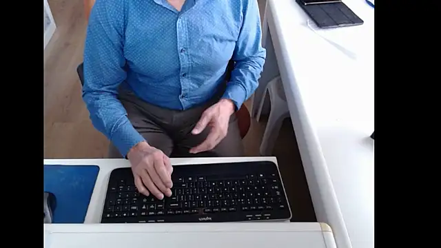 dutchpornking online show from November 11, 7:58 am