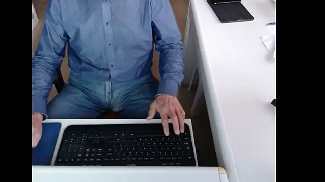 Snapshot of dutchpornking chatting on October 4, 7:10 am dutchpornking online show from October 4, 7:10 am