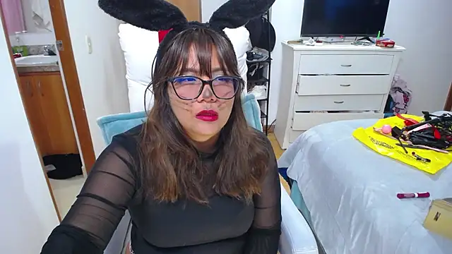 mondirty70 online show from October 31, 9:11 pm