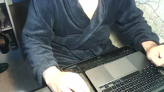 Snapshot of DUDURA@xh chatting on December 2, 7:10 am DUDURAxh online show from December 2, 7:10 am