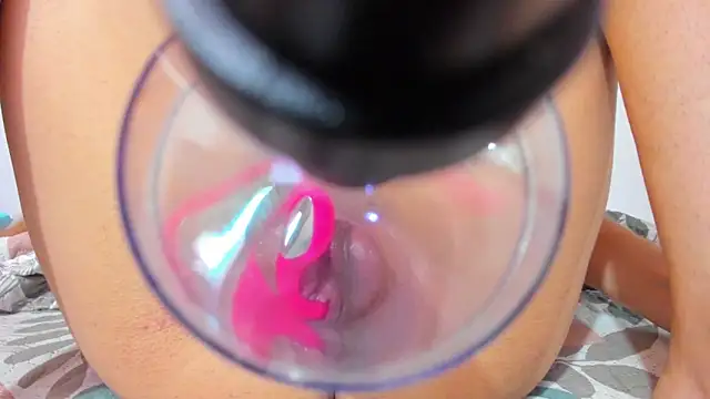 Snapshot of iamvicky_4 chatting on February 19, 4:53 am iamvicky 4 online show from February 19, 4:53 am