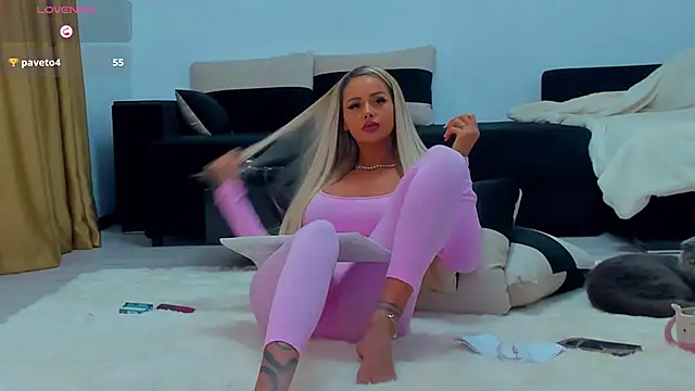 Snapshot of MelanieLexxx chatting on January 1, 1:26 am MelanieLexxx online show from January 1, 1:26 am