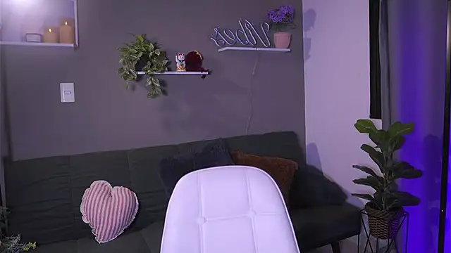 Snapshot of HannahEvanss chatting on October 13, 6:09 pm HannahEvanss online show from October 13, 6:09 pm