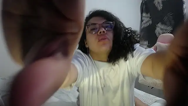 mabigomez00 online show from November 15, 9:24 am