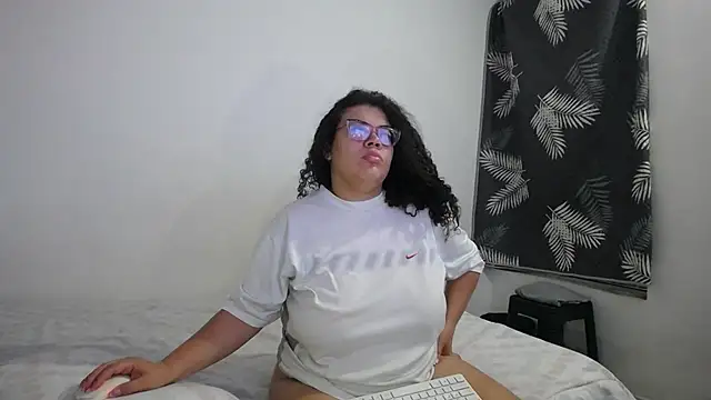 mabigomez00 online show from May 9, 9:12 am