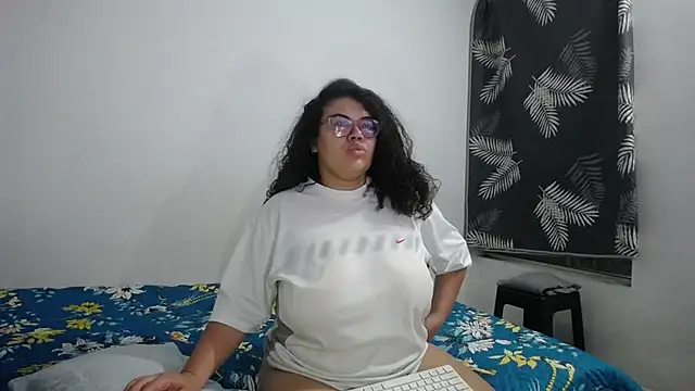 mabigomez00 online show from June 14, 9:43 am
