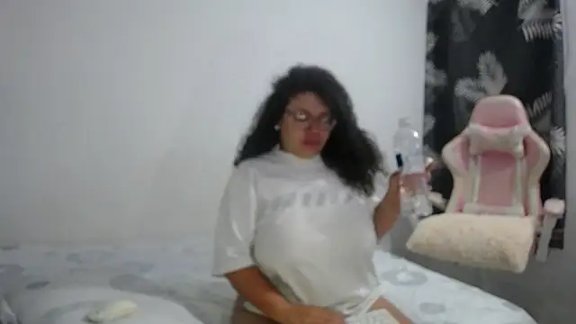 mabigomez00 online show from February 21, 9:33 am