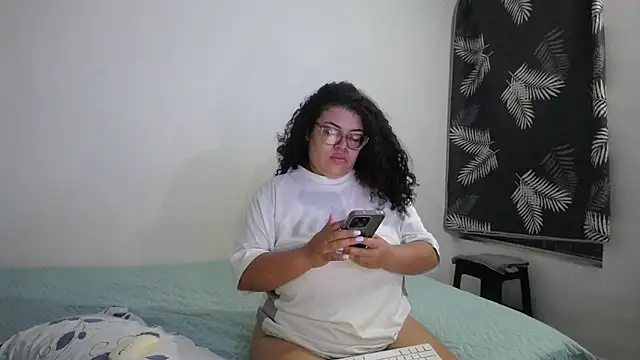 mabigomez00 online show from June 19, 9:15 am