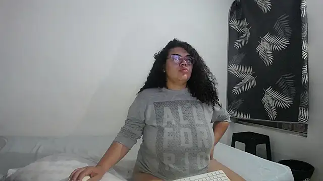 mabigomez00 online show from April 4, 9:16 am