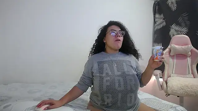 mabigomez00 online show from November 18, 10:02 pm