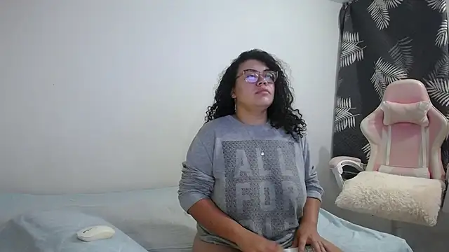 mabigomez00 online show from October 18, 9:22 am