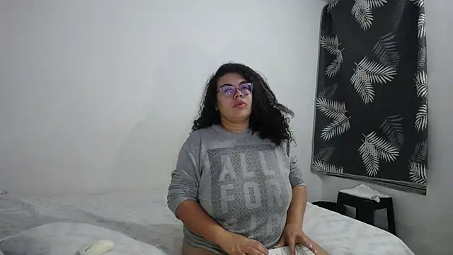mabigomez00 online show from April 30, 9:16 am