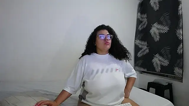 mabigomez00 online show from April 21, 9:38 am
