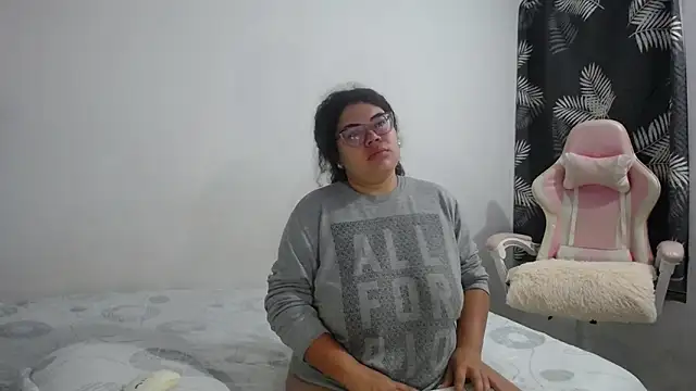 mabigomez00 online show from February 20, 9:22 am