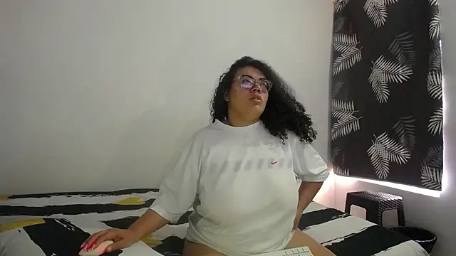 mabigomez00 online show from April 2, 9:21 pm