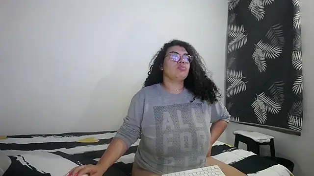 mabigomez00 online show from April 2, 7:04 am