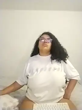 mabigomez00 online show from April 18, 9:11 am