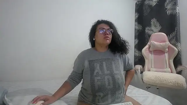 mabigomez00 online show from December 18, 9:36 am