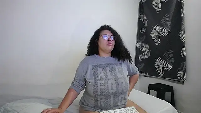mabigomez00 online show from May 26, 9:18 am