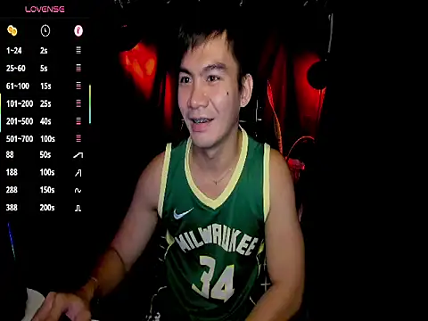 Snapshot of 000batman000 chatting on February 25, 8:03 am 000batman000 online show from February 25, 8:03 am