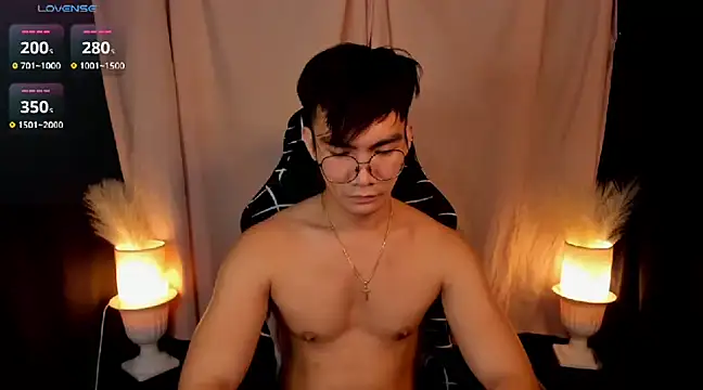 Snapshot of 000batman000 chatting on January 30, 1:31 pm 000batman000 online show from January 30, 1:31 pm