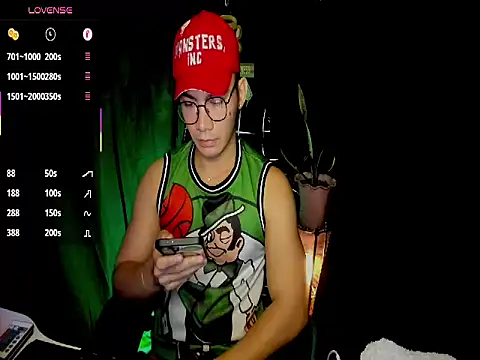 Snapshot of 000batman000 chatting on February 5, 3:24 am 000batman000 online show from February 5, 3:24 am