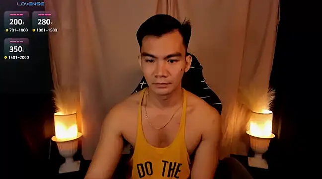 Snapshot of 000batman000 chatting on February 5, 2:08 am 000batman000 online show from February 5, 2:08 am