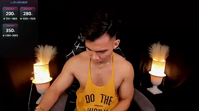 Snapshot of 000batman000 chatting on March 7, 2:04 am 000batman000 online show from March 7, 2:04 am