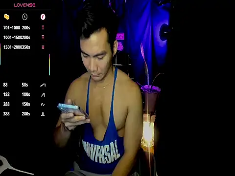 Snapshot of 000batman000 chatting on February 21, 3:03 pm 000batman000 online show from February 21, 3:03 pm