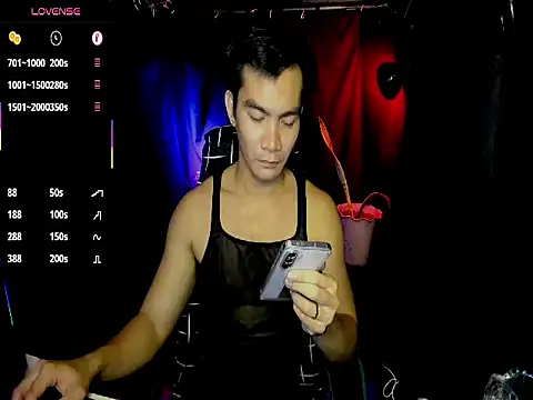 Snapshot of 000batman000 chatting on March 3, 2:02 pm 000batman000 online show from March 3, 2:02 pm