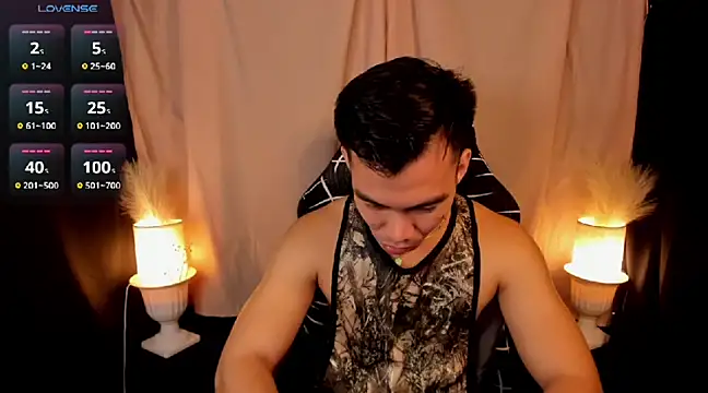 Snapshot of 000batman000 chatting on February 20, 1:08 pm 000batman000 online show from February 20, 1:08 pm