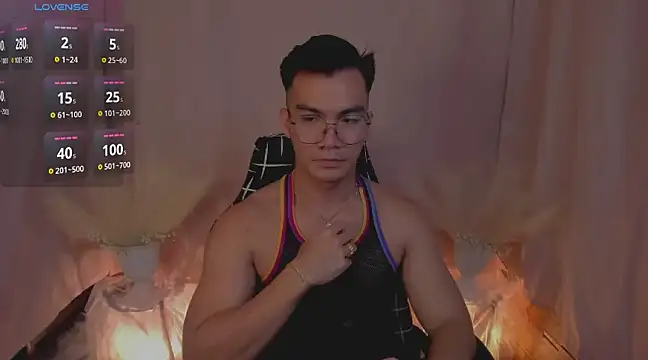 Snapshot of 000batman000 chatting on December 11, 4:18 am 000batman000 online show from December 11, 4:18 am