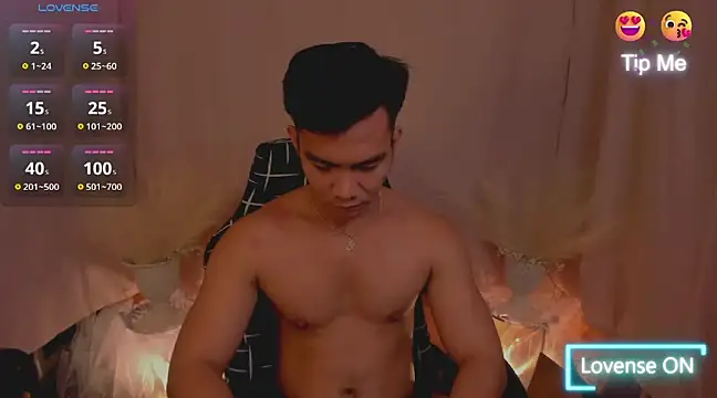 Snapshot of 000batman000 chatting on December 7, 2:25 am 000batman000 online show from December 7, 2:25 am